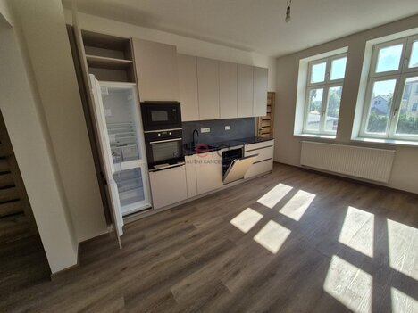 Nabízíme k pronájmu byt 3+1 (90m2) v centru Nového Boru.