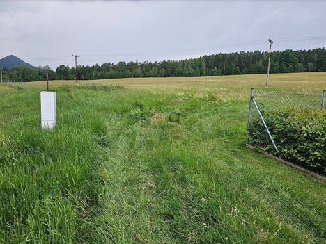 Prodej stavebního pozemku 1725m2 ve Cvikově.