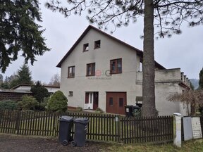 Prodej RD (dvougenerační) v obci Janov u Nového Boru s pozemekm 1884m2.